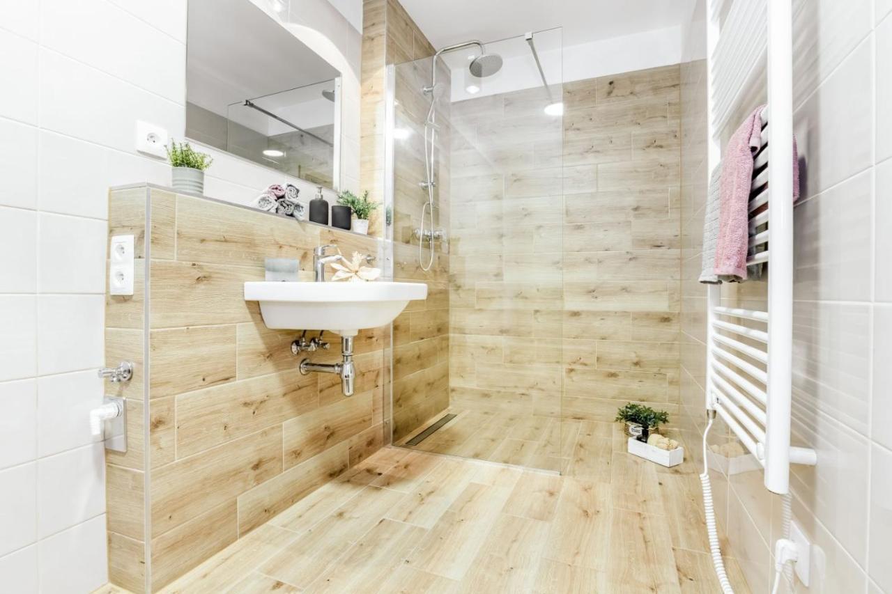 Apartmany Karlovy Dvory Horní Planá Exteriör bild