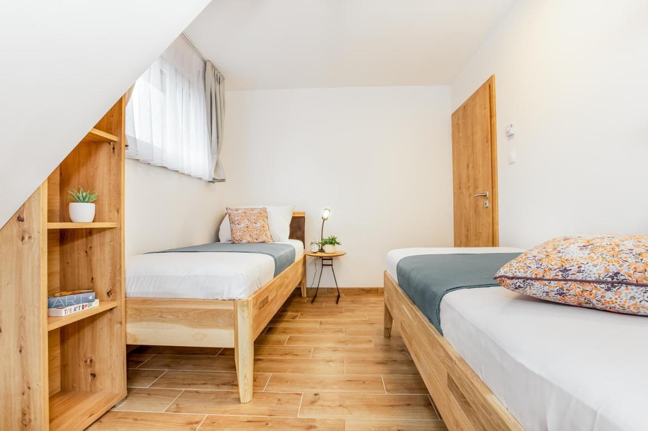 Apartmany Karlovy Dvory Horní Planá Exteriör bild